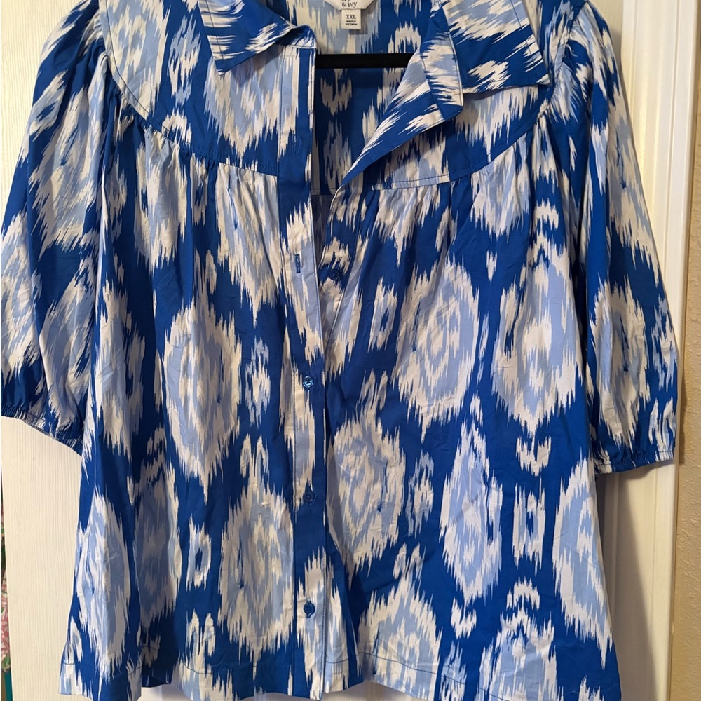 Crown & Ivy Blue and White Patterned Blouse